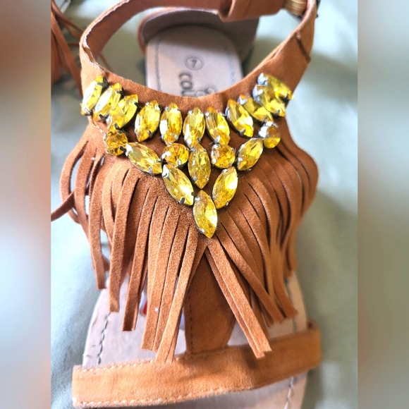 💥4 for $30💥 Club Couture fringed leather sandal with yellow stones size 7 - Picture 4 of 6